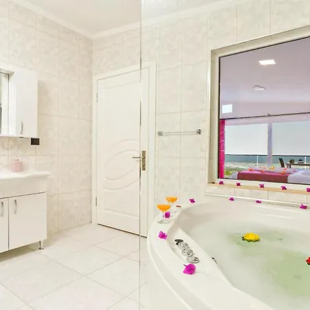 빌라 Uzumlu Village 2 Bedroom With Private Pool *
